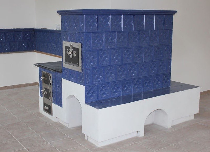 Modrá kachlová kamna